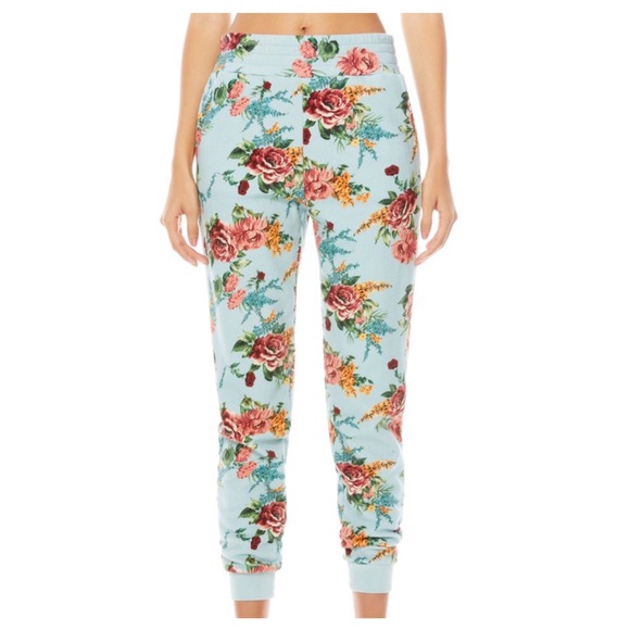 ALICE + OLIVIA Set (Cropped Hoodie + Jogger) - Picture 4 of 10